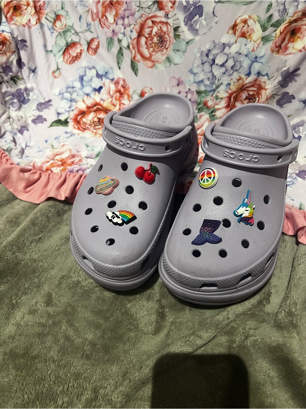 Crocs platform size 7 in Lilac with Jibbitz Charms - Picture 2 of 5